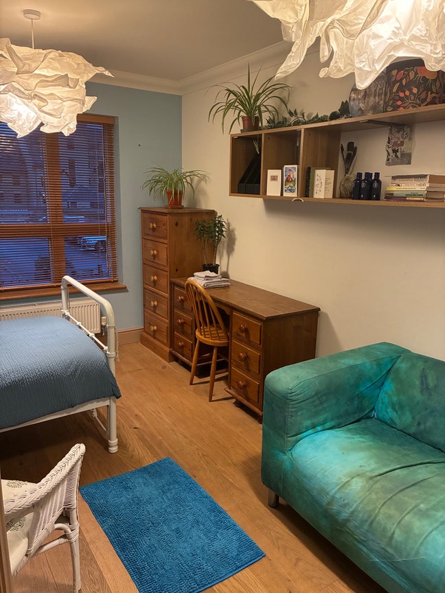 Riverside Share, Suit Post Grad Student Main Photo