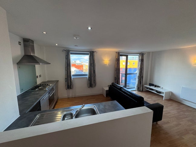 Spacious 1-Bed Flat in the heart of the city Main Photo