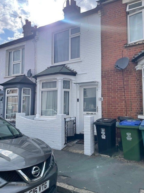 Lovely Single Room (Available Now) Main Photo