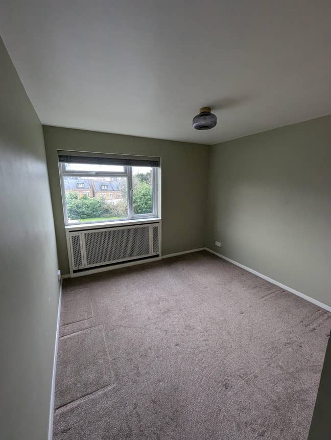 Looking for a flatmate Main Photo