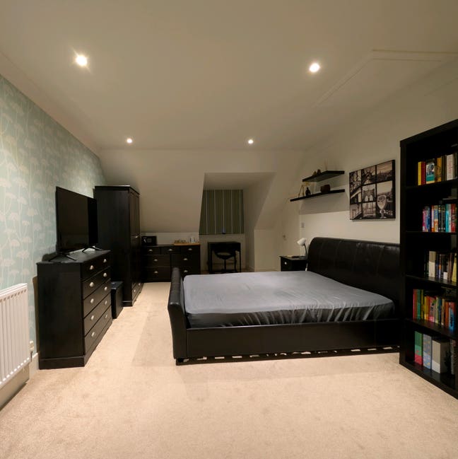 Private  Top floor -Ensuite furnished bedroom  Main Photo