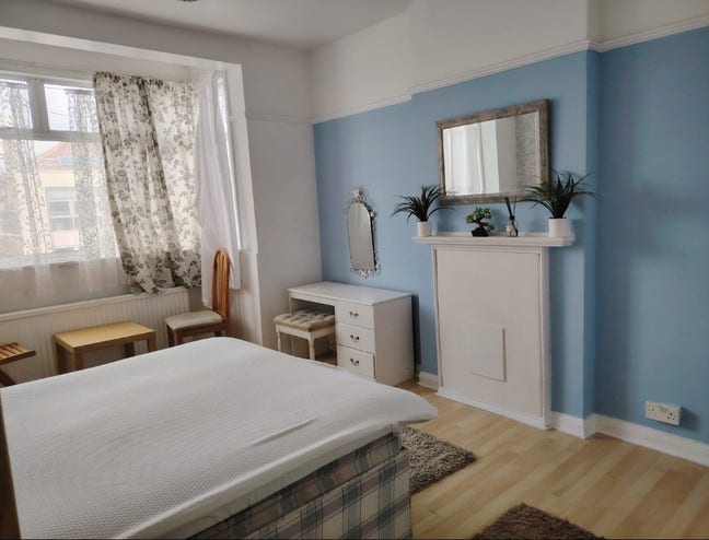 One double bedroom available for a short stay.  Main Photo