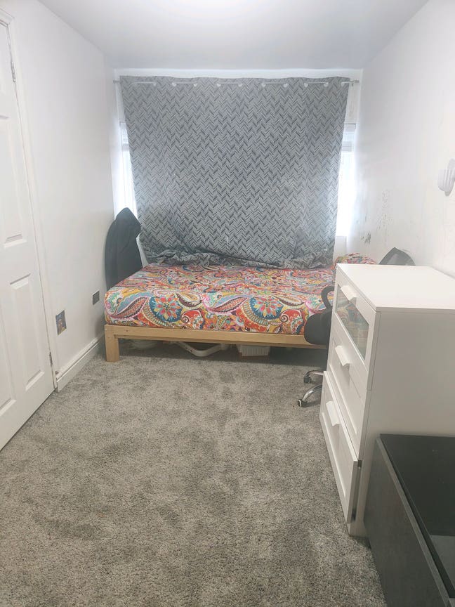 Double room available for female preferred Main Photo