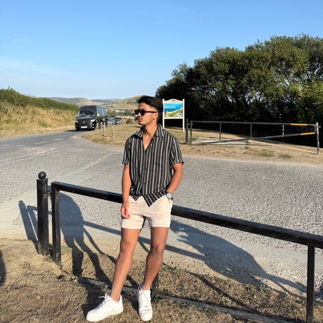 Room needed by professional couple Main Photo