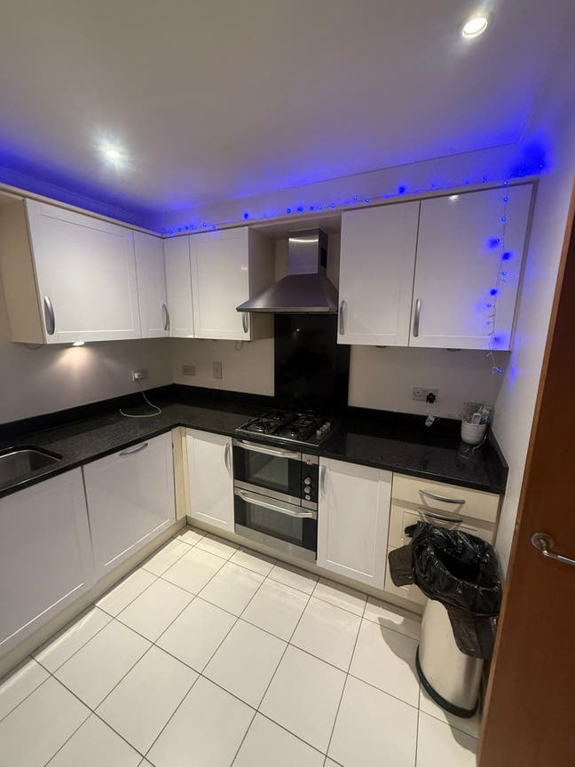 Bright Refurbished Double Room with En‑Suite Main Photo