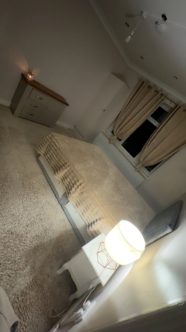 Double bedroom in Gants Hill.  Main Photo