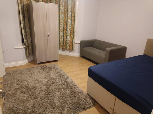 1 Ensuite 3 Doubles 1 Single Fully Furnished  Main Photo