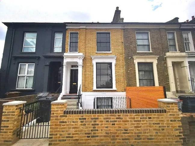 Spacious Dalston Home with Garden & Living Room Main Photo