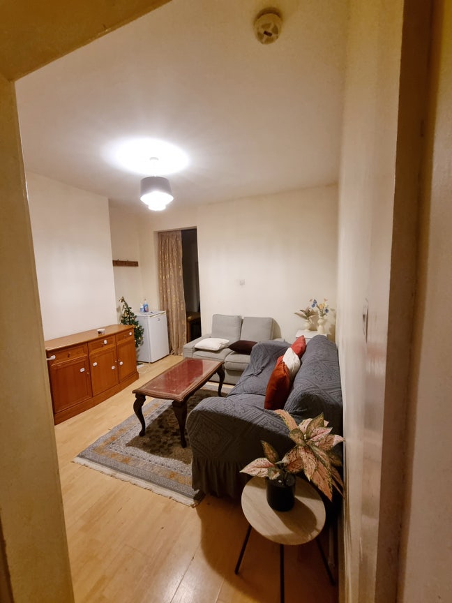 3 Lettable Double Rooms/ Full House Main Photo
