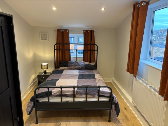 Double room in two bedroom flat on Gipsy Road Main Photo