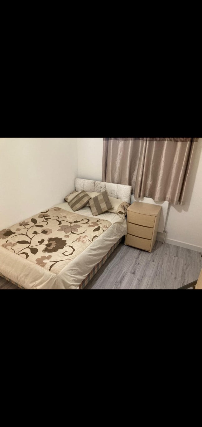 Single furnished En-suite bedroom  Main Photo