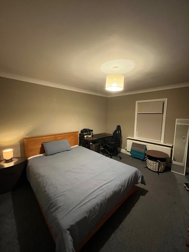 Double room available in central Reading Main Photo