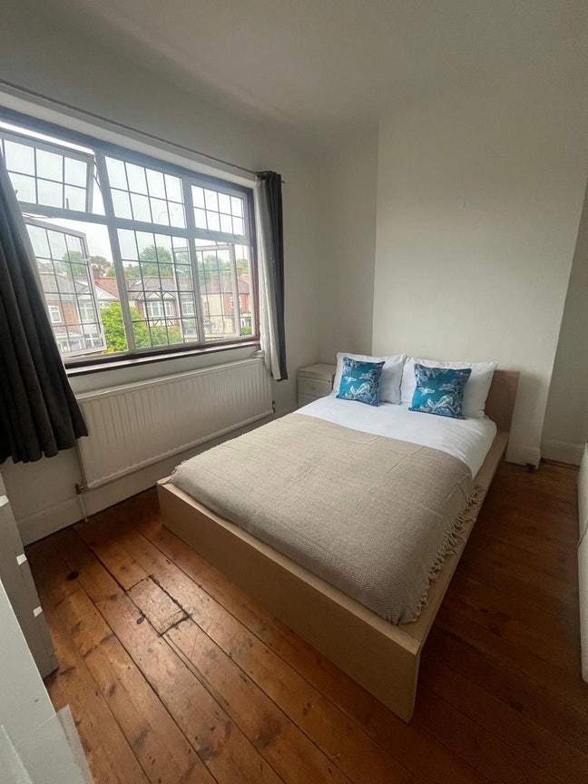 🌳 Lovely room in renovated home with parking 🦚 Main Photo