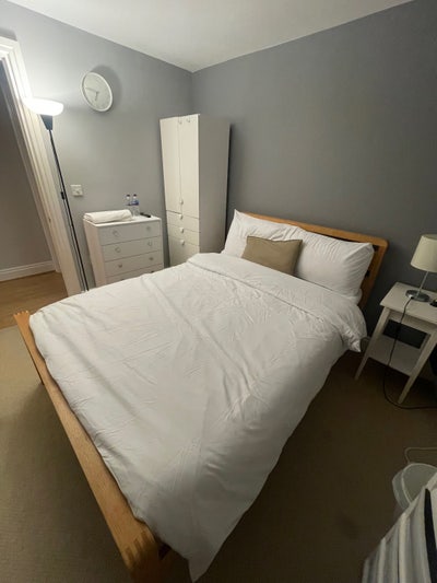 Nice cozy room in London Main Photo