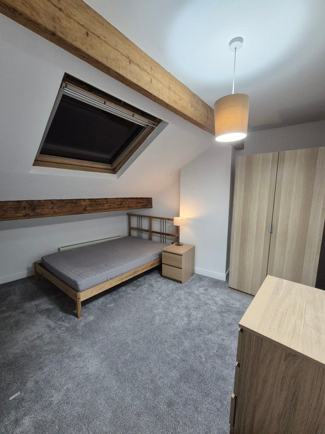 New large double room close to City Centre Main Photo