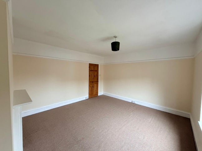 Lovely house with garden and parking Main Photo