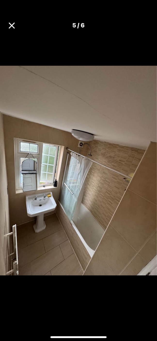 Directly opposite Southgate train station Main Photo