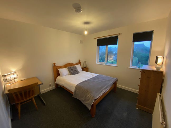 Double Room Furnished off road parking + Garage Main Photo