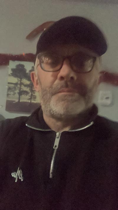 looking for an shared house /bedsit hold in t... Main Photo