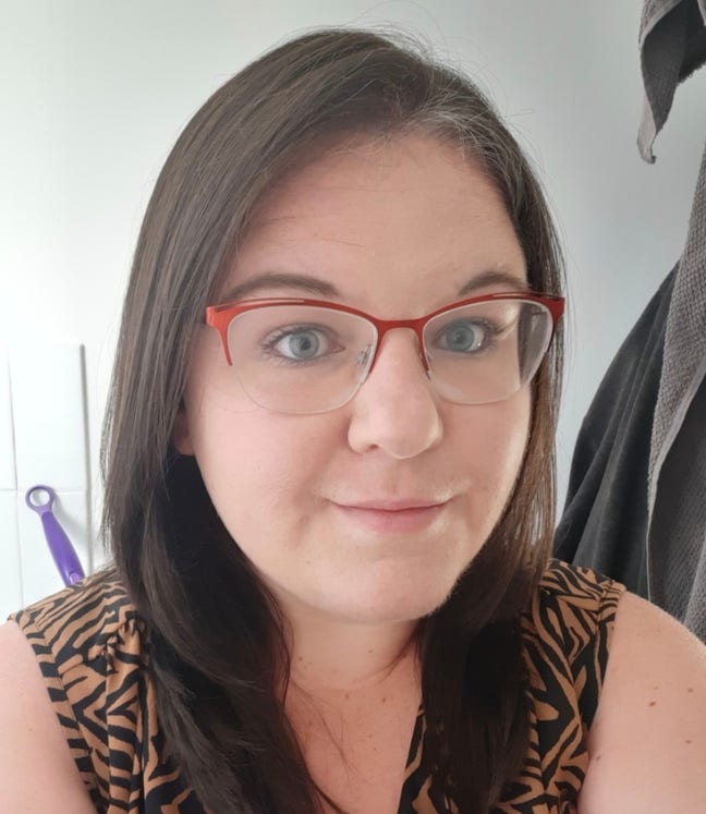 Professional Female seeks a single or double room Main Photo