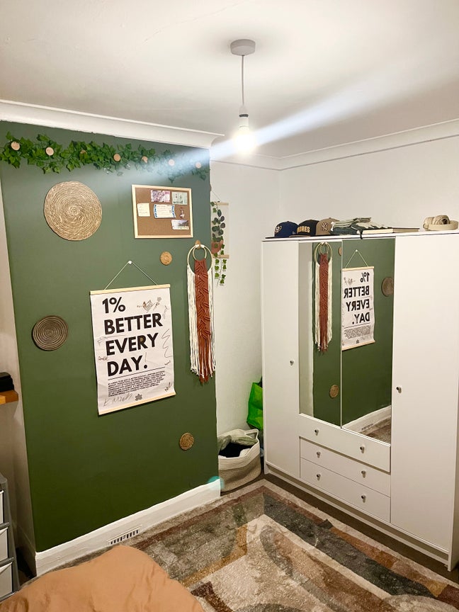 Comfortable, large room available for short stay. Main Photo