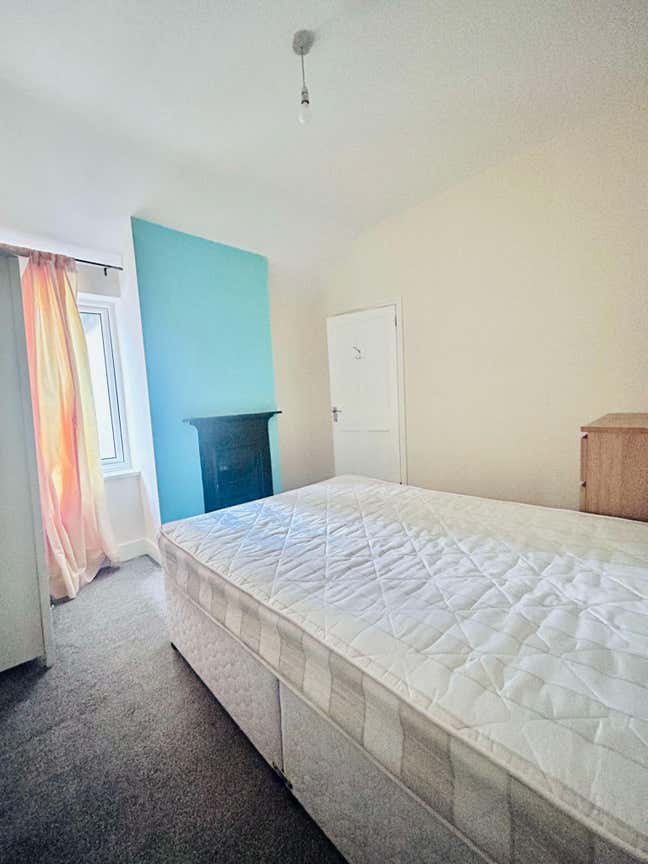 One double bedrooms available  Main Photo