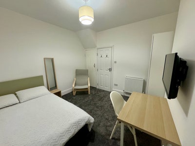 Modern 4 Bedroom House Share | NG2  Main Photo