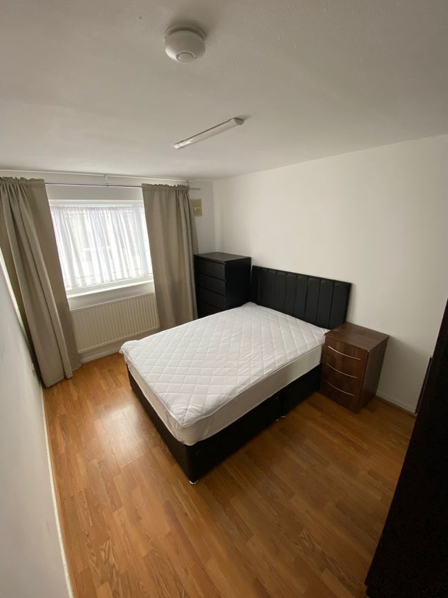 🚨Large Double Room - 1 min walk to Station Main Photo