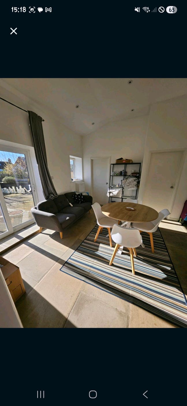 Spacious 2 bed Apartment in central Cranfield Main Photo