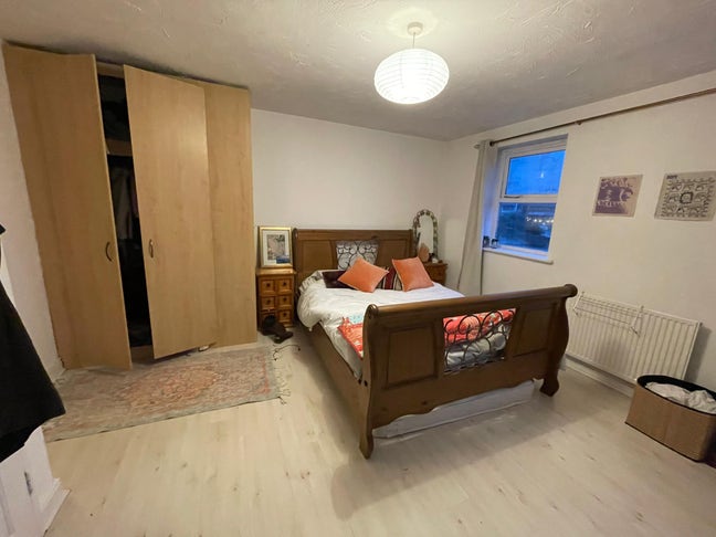 Sublet bright & roomy king bedroom with ensuite! Main Photo