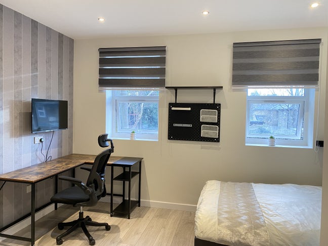 Modern Ensuite Double Room - Furnished Main Photo