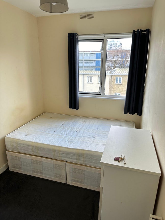 Single Room Available – Shadwell Main Photo