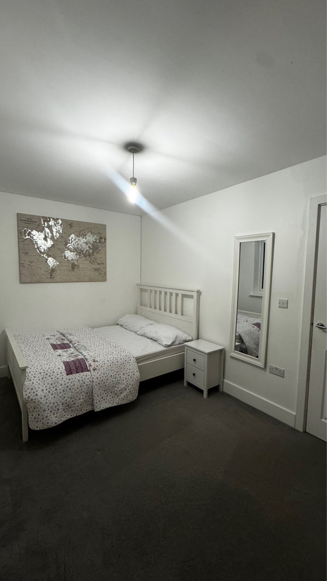 Spacious Double Room Available Main Photo