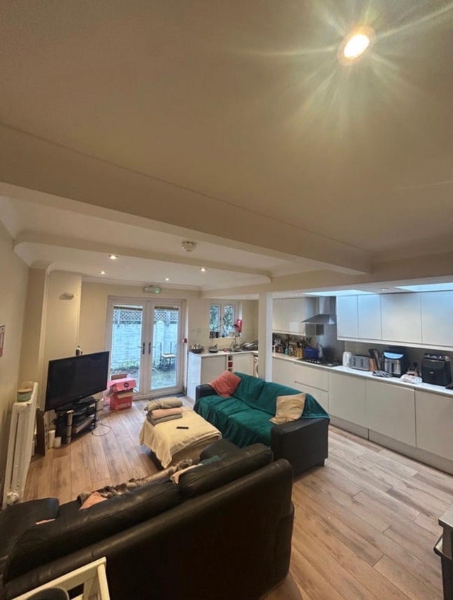 Rooms available in sociable household!   Main Photo