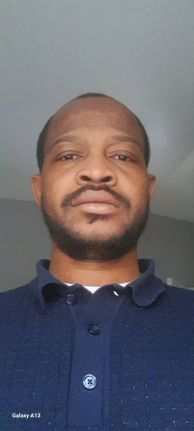 Professional Male seeks a single or double room Main Photo