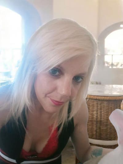 Clean english white female looking for a studio Main Photo