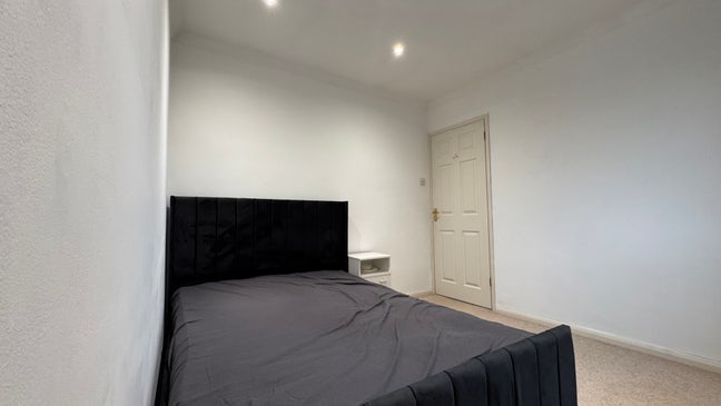 Spacious double room for rent  Main Photo