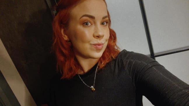 Hi! Over here! (27F) Main Photo