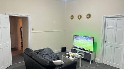 Double room in a 2-Bed Flat - Gateshead  Main Photo