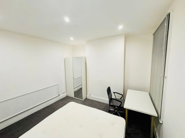 London Large Room for Rent 🛏️  Main Photo