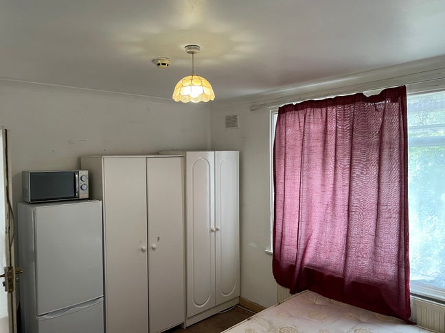 Double Bedroom Available from Feb Main Photo