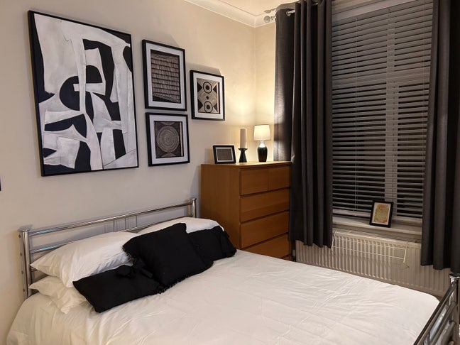 Hi I’m ash .. looking for a short term student  Main Photo