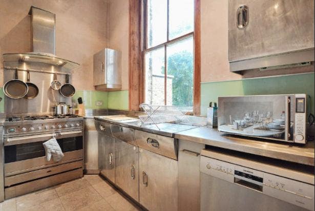 Quiet Room in Prime Chelsea (Bills Included) Main Photo