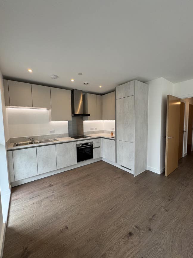 Room in a gorgeous flat in Bankside Gardens Main Photo