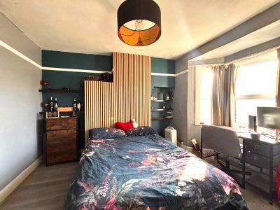 1 Double Bedroom available in Tooting Broadway  Main Photo