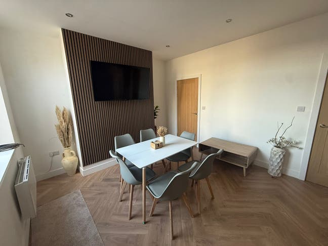 Ensuite Rooms in Radcliffe | Bills Included Main Photo