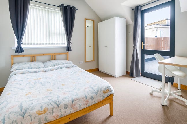 2 Bright Double Rooms - One with Private Terrace Main Photo