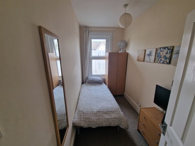 Single Room to Rent Main Photo