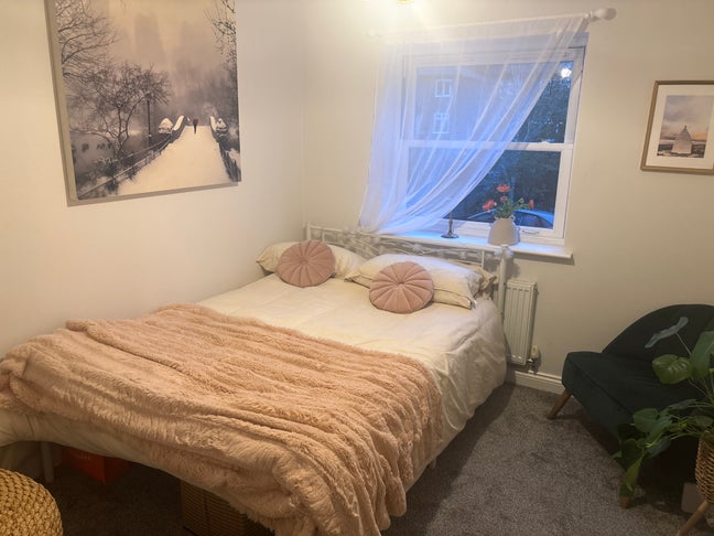 Ad Hoc room to rent  Main Photo