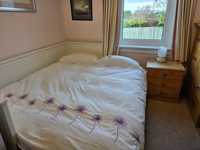 Room available in family home Main Photo